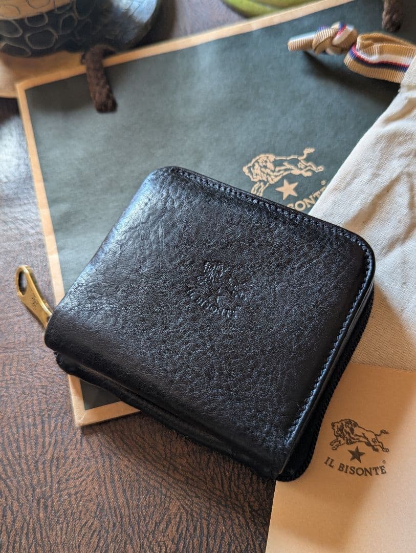 イルビゾンテ スクエアラウンドジップウォレット ブラック シボ加工 男女兼用