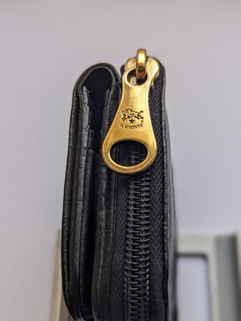 イルビゾンテ スクエアラウンドジップウォレット ブラック シボ加工 男女兼用