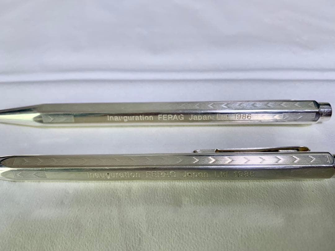 カランダッシュ鉛筆と黒インクのボールペン