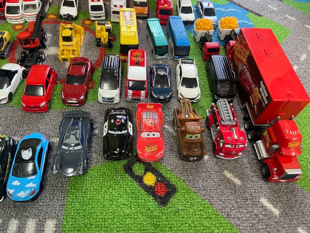 トミカ　ミニカー56台　収納トラック2台　タカラトミー　TOMICA　まとめ売り