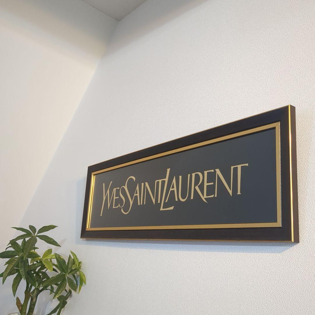イヴ・サンローラン YSL ロゴ看板