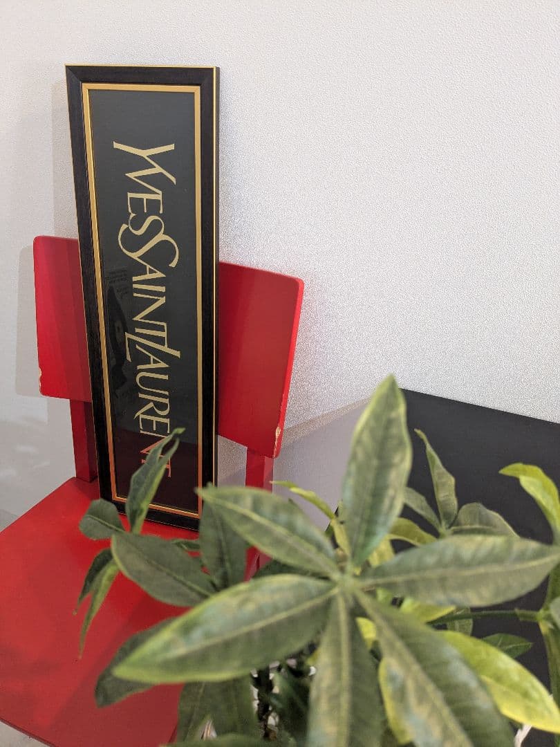 イヴ・サンローラン YSL ロゴ看板