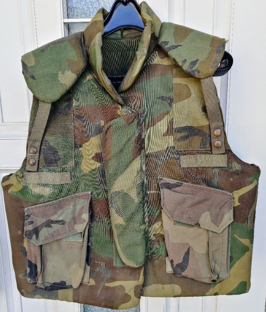 米軍　実物放出品　ボディアーマー★防弾ベスト★ＵＳ.M.C海兵隊★ＵＳ.ARMY