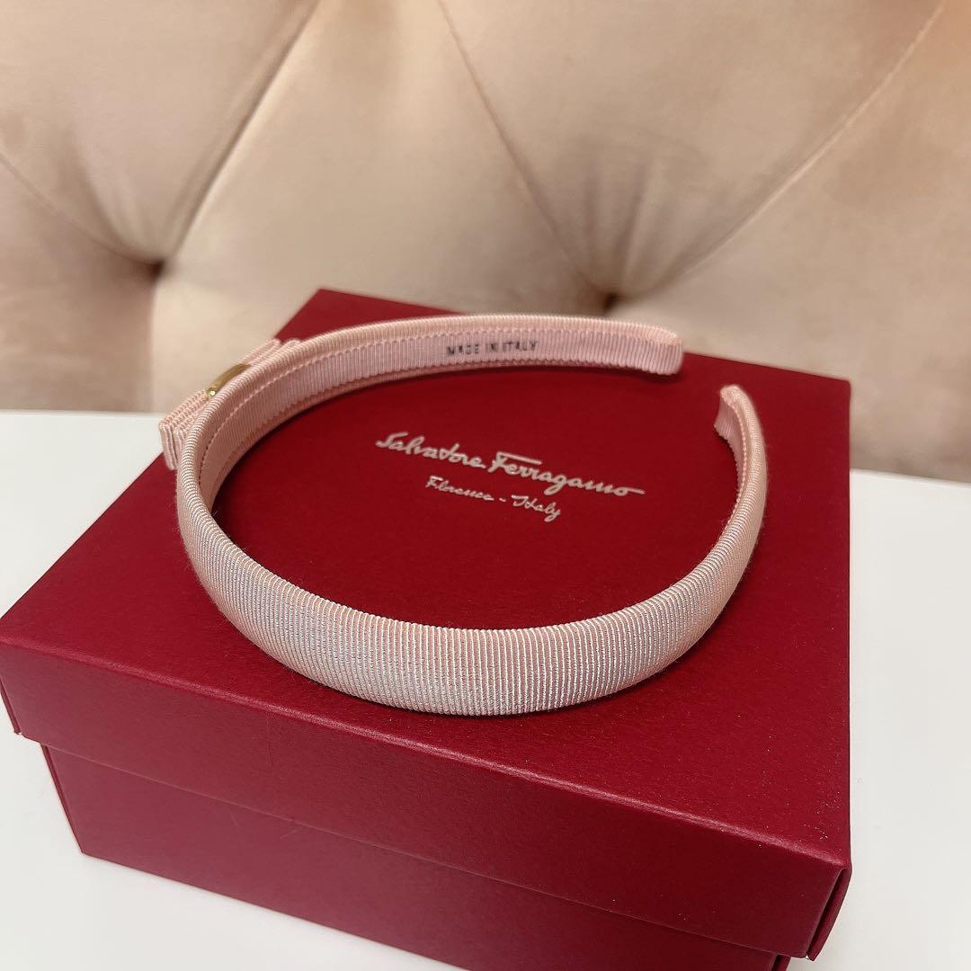 フェラガモ　カチューシャ