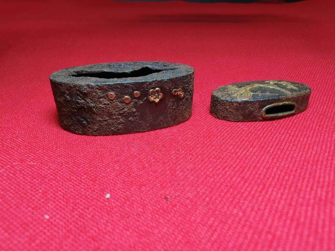 鉄地 梅樹図 縁頭 金色絵 拵 日本刀 刀装具 骨董 古美術