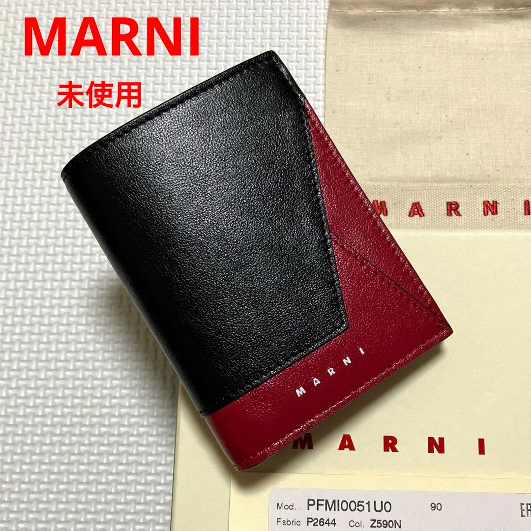 ・未使用　MARNI マルニ レザー二つ折り財布 黒×赤　ミニ財布　箱袋付き