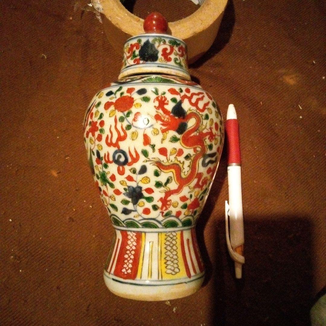 中国陶磁器　万歴赤絵　蓋付き壺