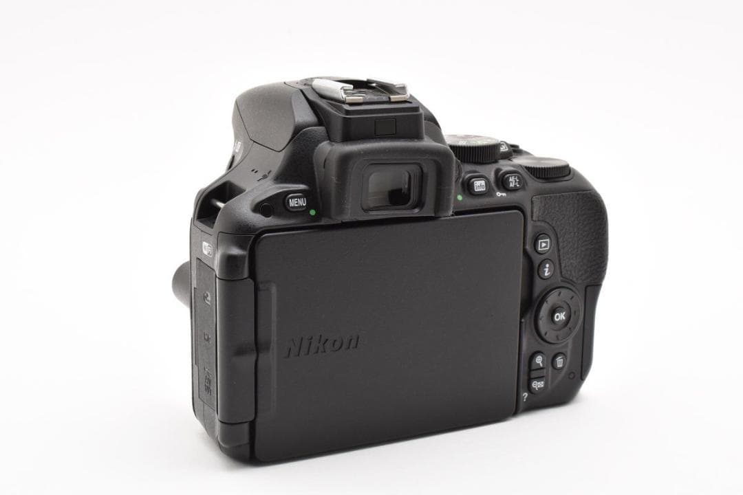 超美品 4233ショット　Nikon　D5500　ダブルレンズ 　Wi-Fi搭載