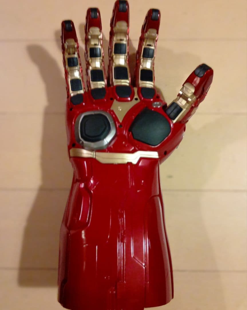 アイアンマン ガントレット 光る宝石付き