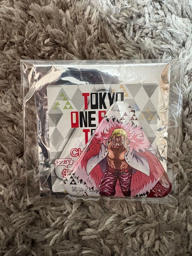 ワンピース　東京ワンピースタワー　トンガリ缶バッジ　ドフラミンゴ