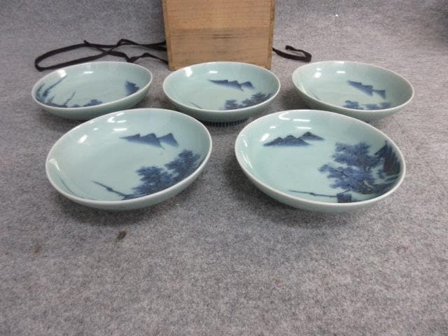伊万里焼青山作鍋島青磁山水画小皿5枚共箱 [B26969]