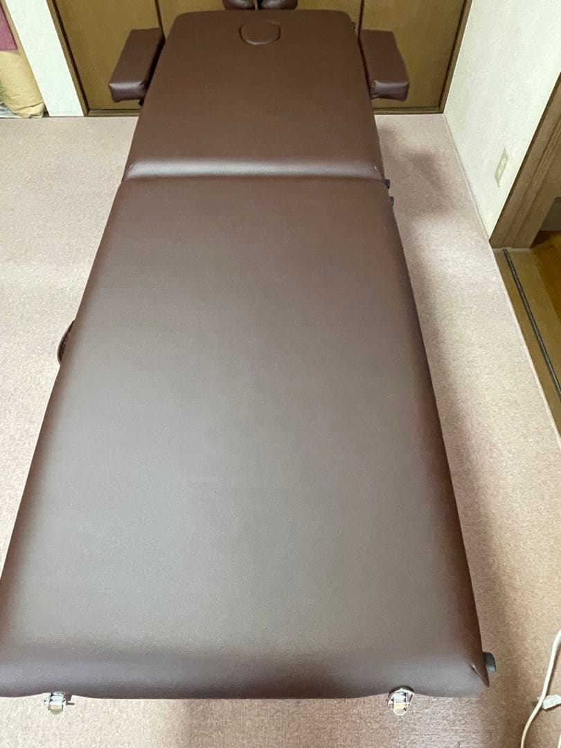 折りたたみマッサージベッド ダークブラウン