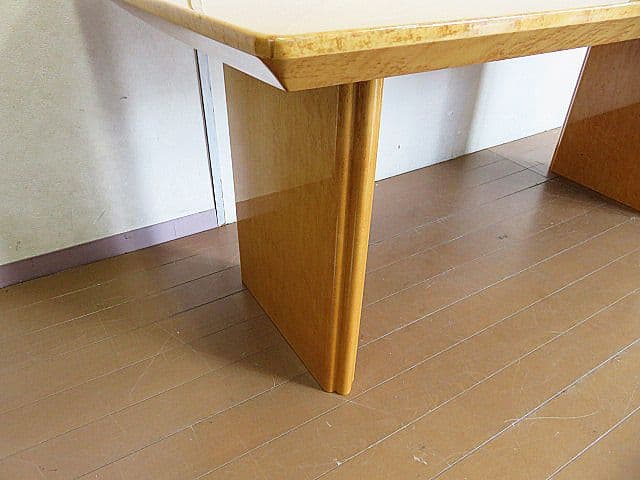 唐*草様 IDC大塚家具　 府中家具 バーズアイメープルダイニングテーブル