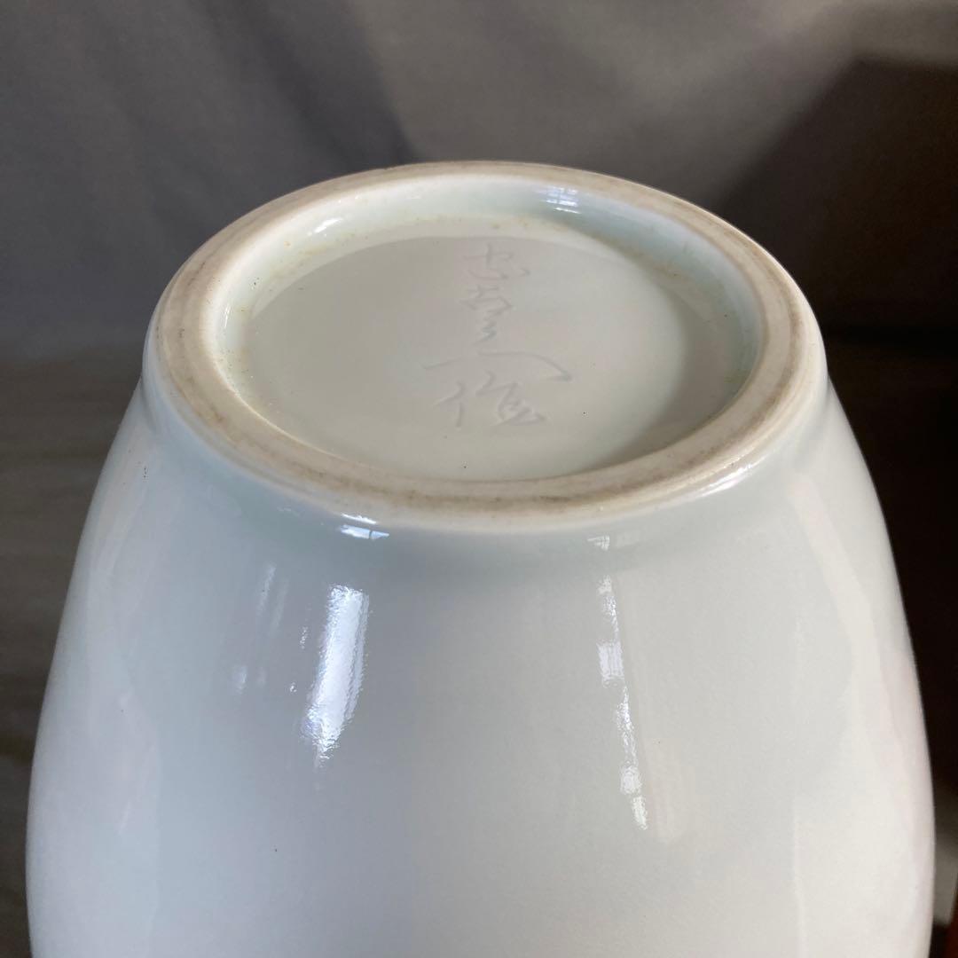 【期間特別値下げ】日本伝統工芸会　日本の名窯　奥川忠右衛門作　白磁牡丹彫文　花瓶