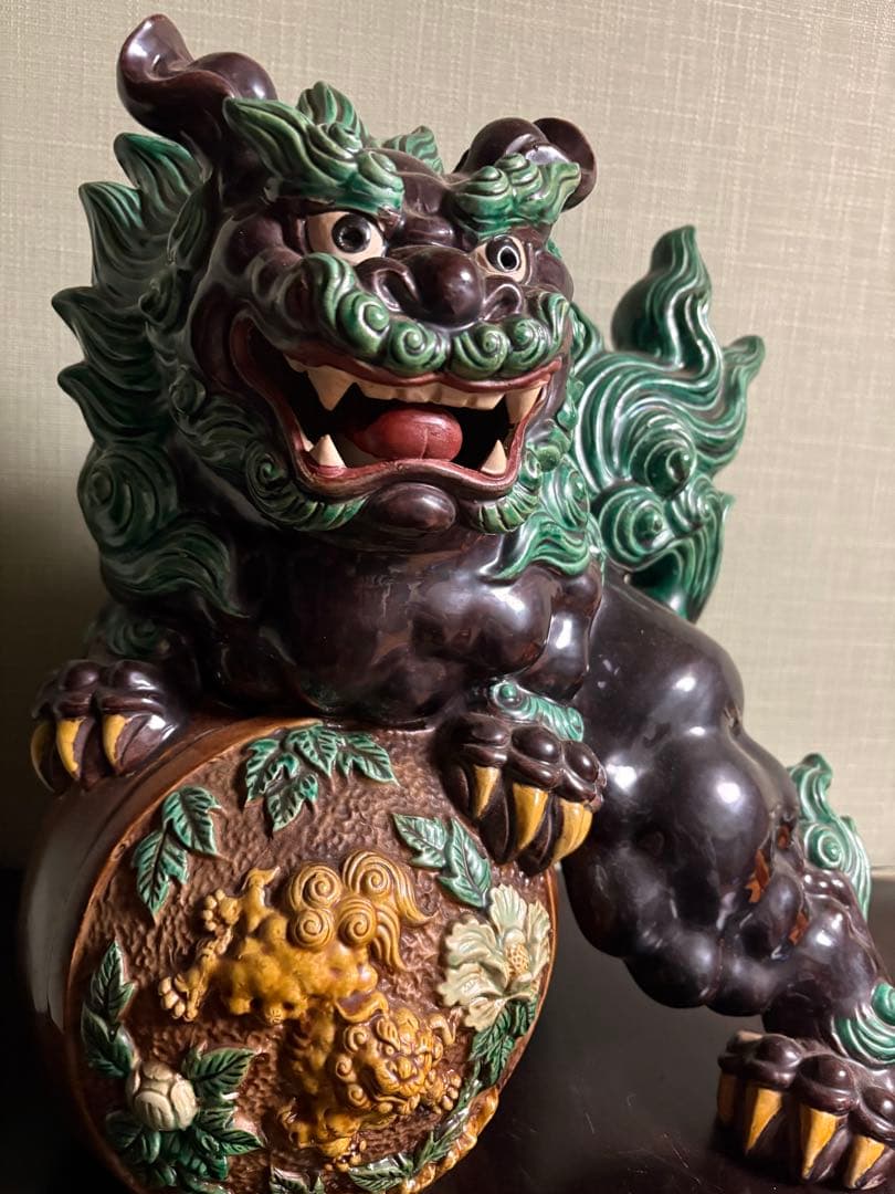 九谷焼　色絵玉乗り獅子　糠川清章造　サインあり 縁起物置物　魔除　骨董品
