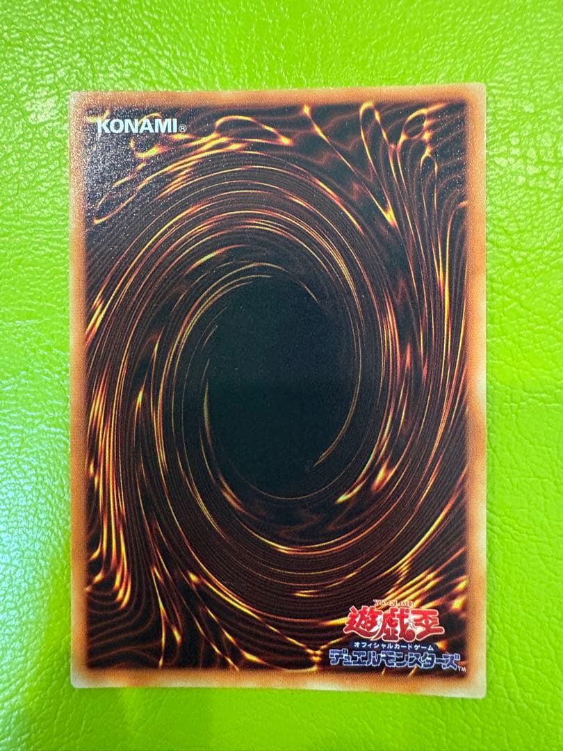 ☆光沢美品☆歳末セール☆【初期vol.1】【ブラック・マジシャン】UR 遊戯王