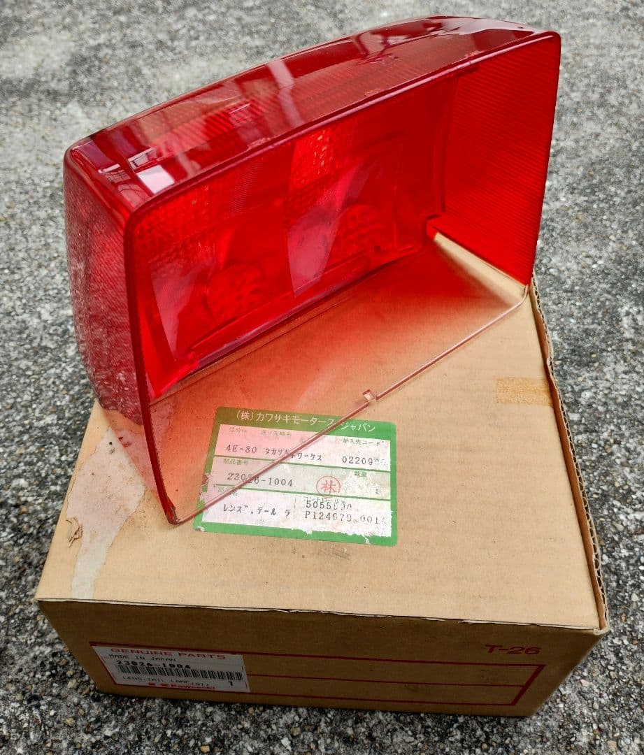 【激レア】【純正未使用】カワサキ KZ1300用テールレンズ