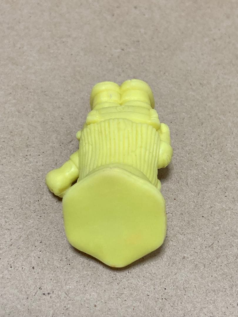 Dr.スランプアラレちゃん　アラレちゃんポリス　　消しゴム　黄色