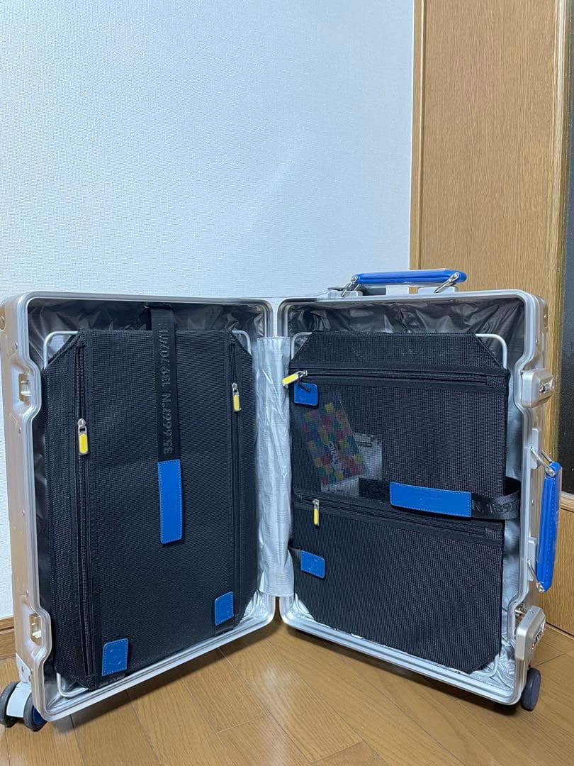 新品　イノベーター　INV1811STP 36L キャリーケース　シルバー限定色