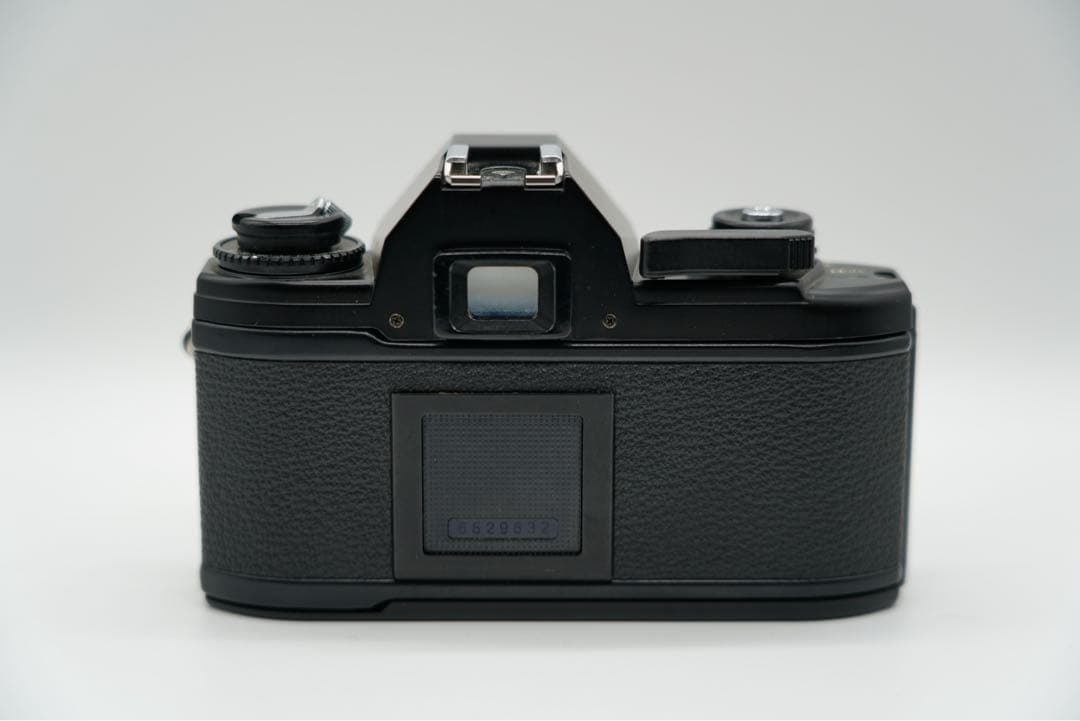 Nikon EM 一眼レフカメラ 100mm f/2.8レンズ付き