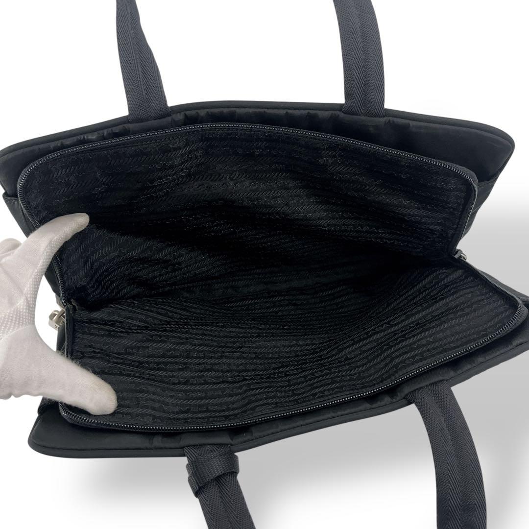 プラダ　三角ロゴ　ビジネスバッグ　ハンドバッグ　A4収納可　テスートナイロン　黒