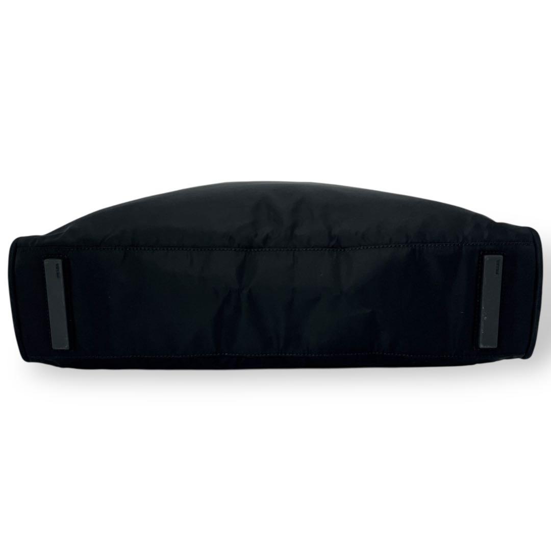 プラダ　三角ロゴ　ビジネスバッグ　ハンドバッグ　A4収納可　テスートナイロン　黒