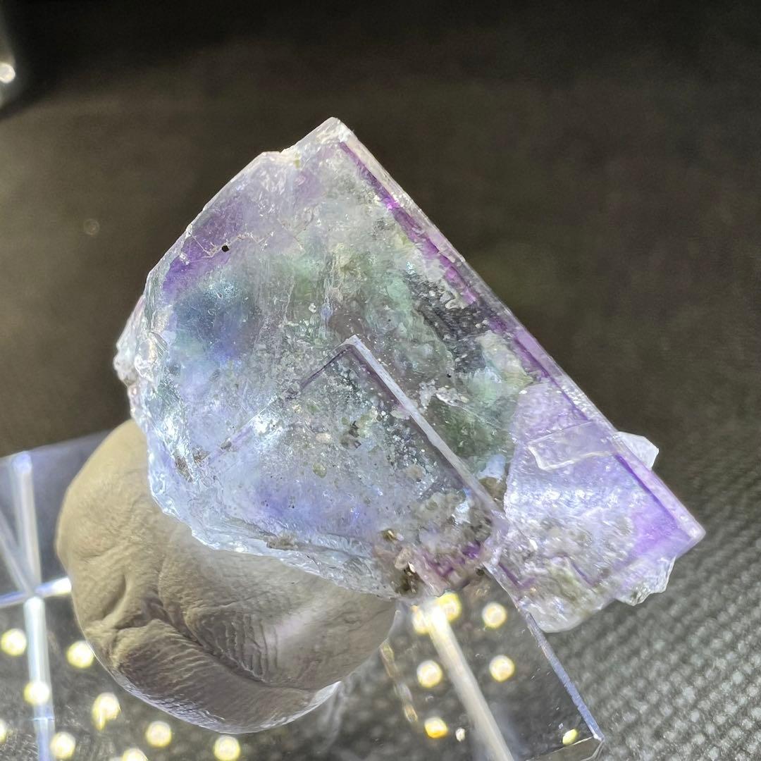 ヤオガンシャン産　パープル、ブルーゾーニングクォーツ共生クリアフローライト