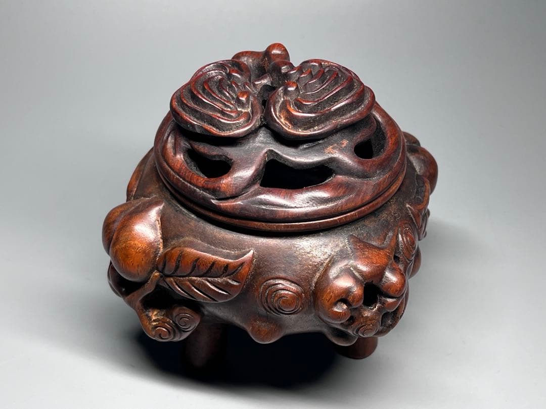 古美術　紫檀　黄花梨　木製香炉　手彫り　寿桃靈芝紋　香道具　三足　唐木　仏具