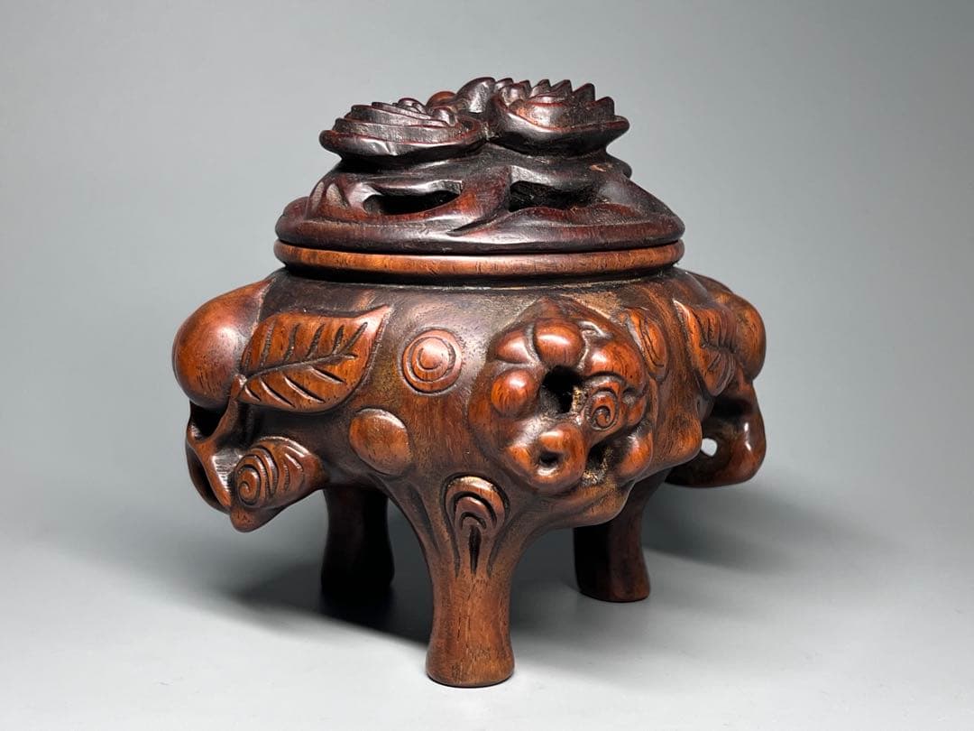 古美術　紫檀　黄花梨　木製香炉　手彫り　寿桃靈芝紋　香道具　三足　唐木　仏具