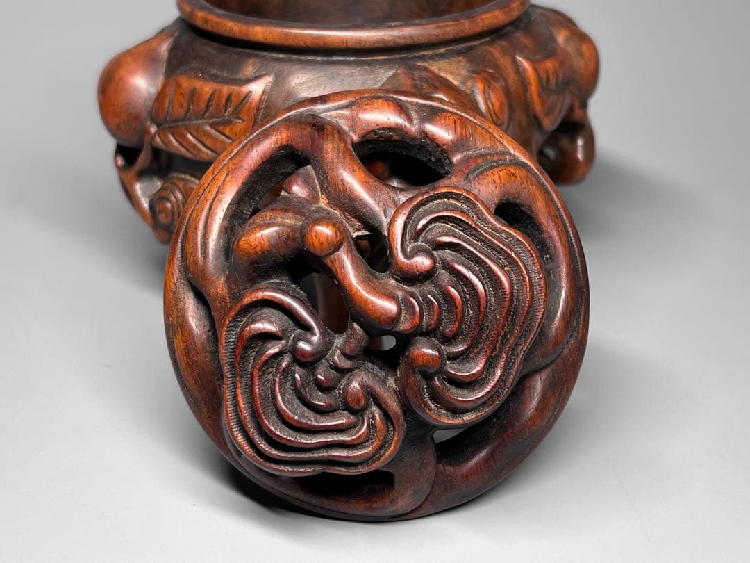 古美術　紫檀　黄花梨　木製香炉　手彫り　寿桃靈芝紋　香道具　三足　唐木　仏具