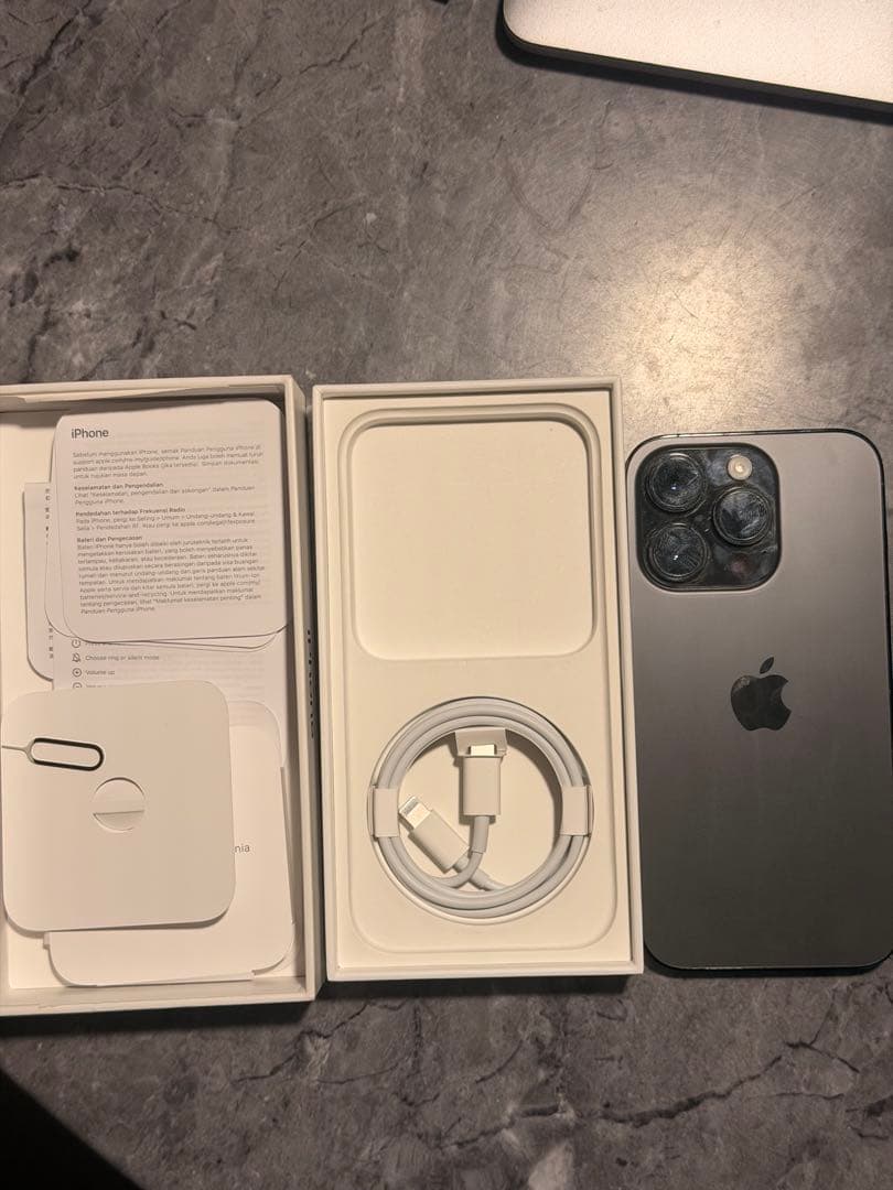 iPhone 14 Pro 128GB バッテリー100% スマホケース付き