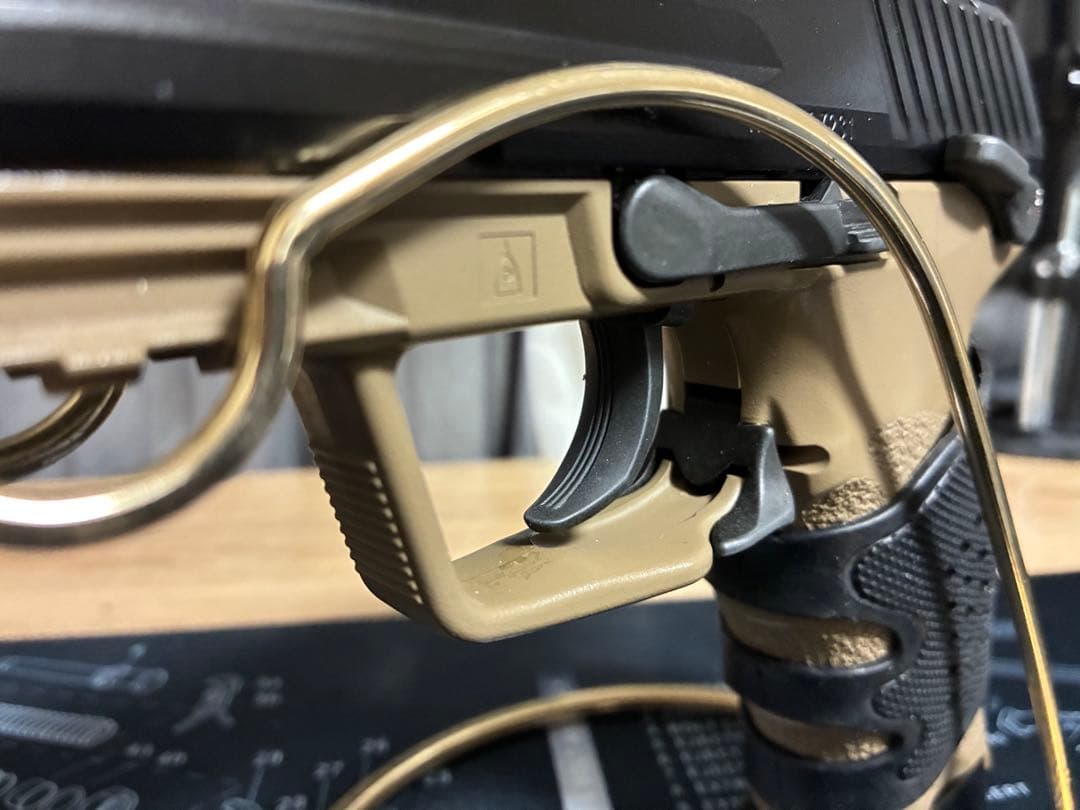 東京マルイ製 HK45 タクティカル（FDEカラー）、 サブマガジン2個付き