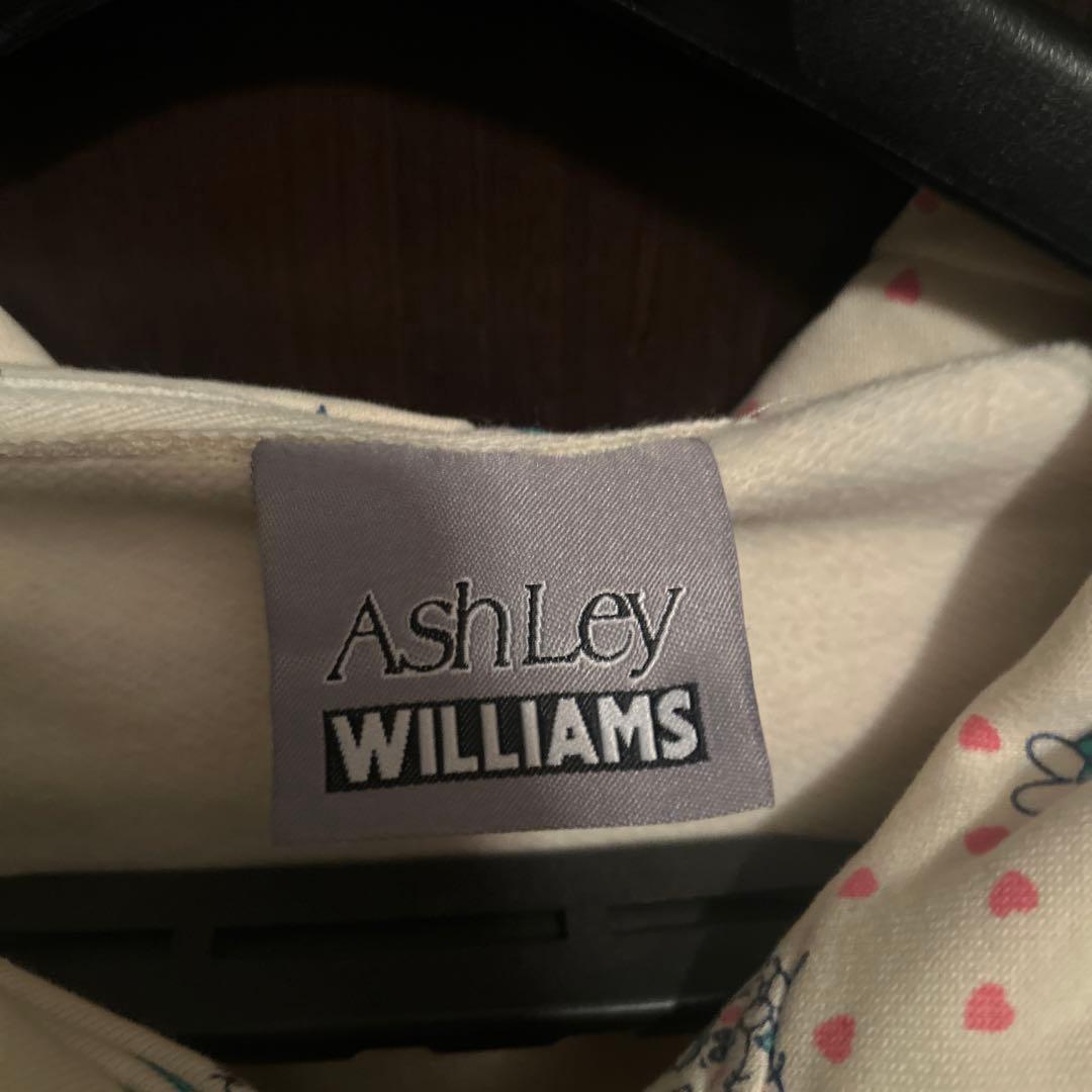 ashley williams I heart me バタフライフーディー 総柄