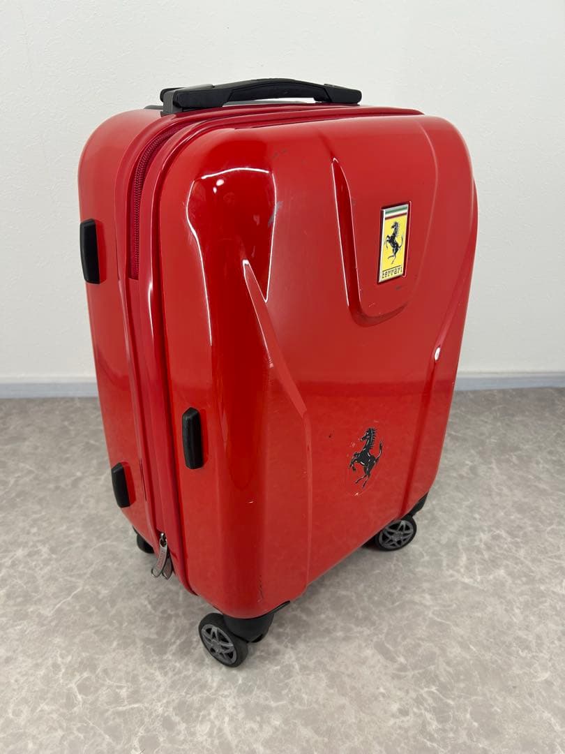 送料込み⭐︎Ferrari 【赤 キャリーケース 4輪】希少
