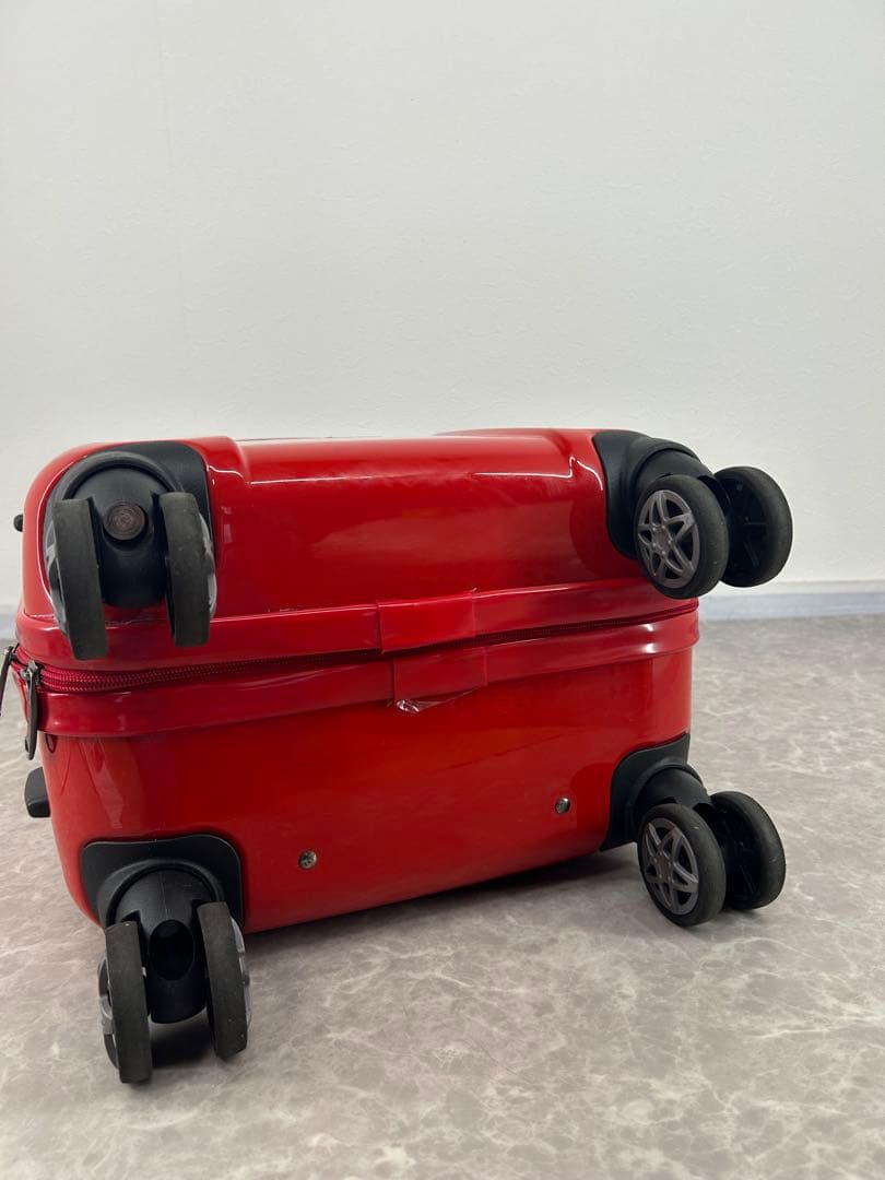 送料込み⭐︎Ferrari 【赤 キャリーケース 4輪】希少
