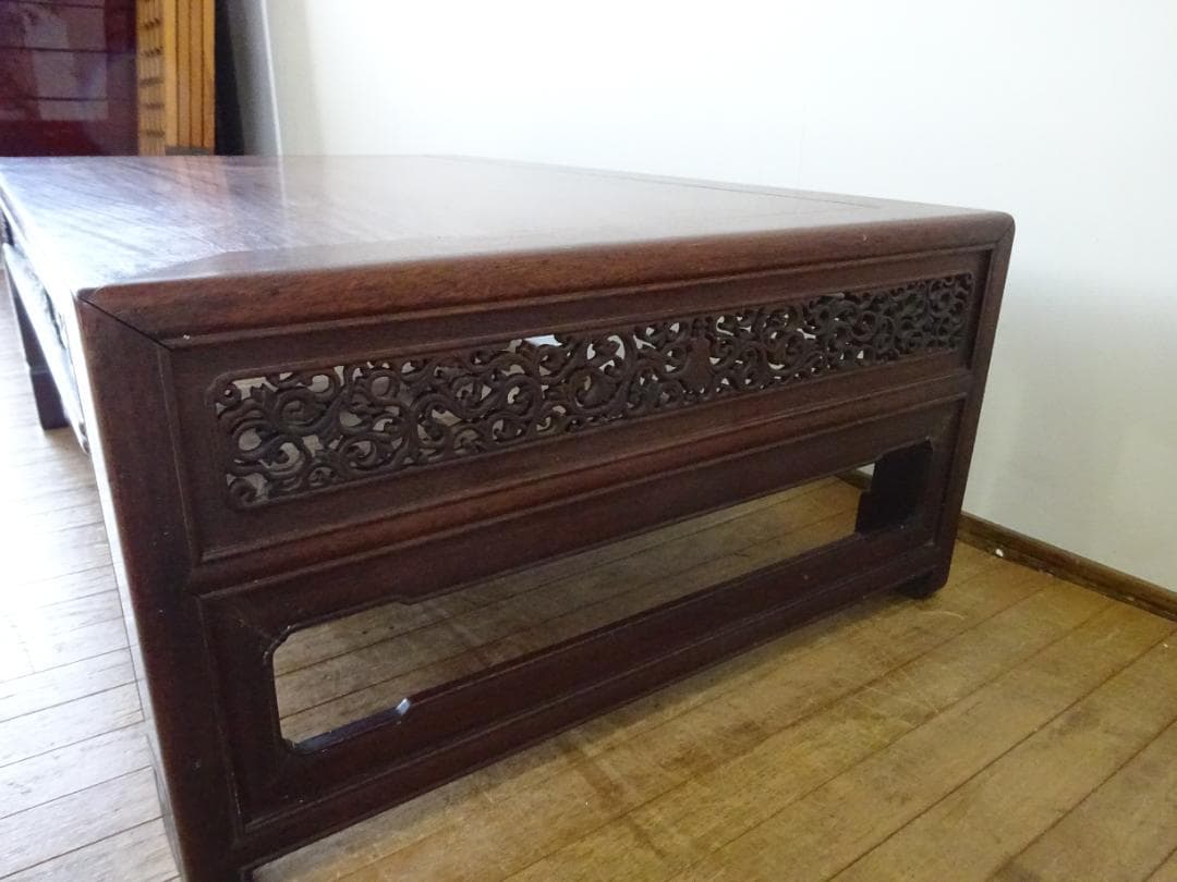 タジ　紫檀無垢　唐木　座卓　文机　ローテーブル　透かし彫り　細密彫刻　時代
