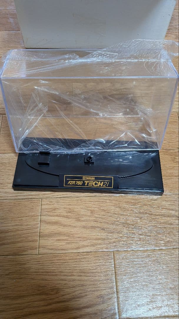 YAMAHA FZR 750 TECH21 1/12スケール