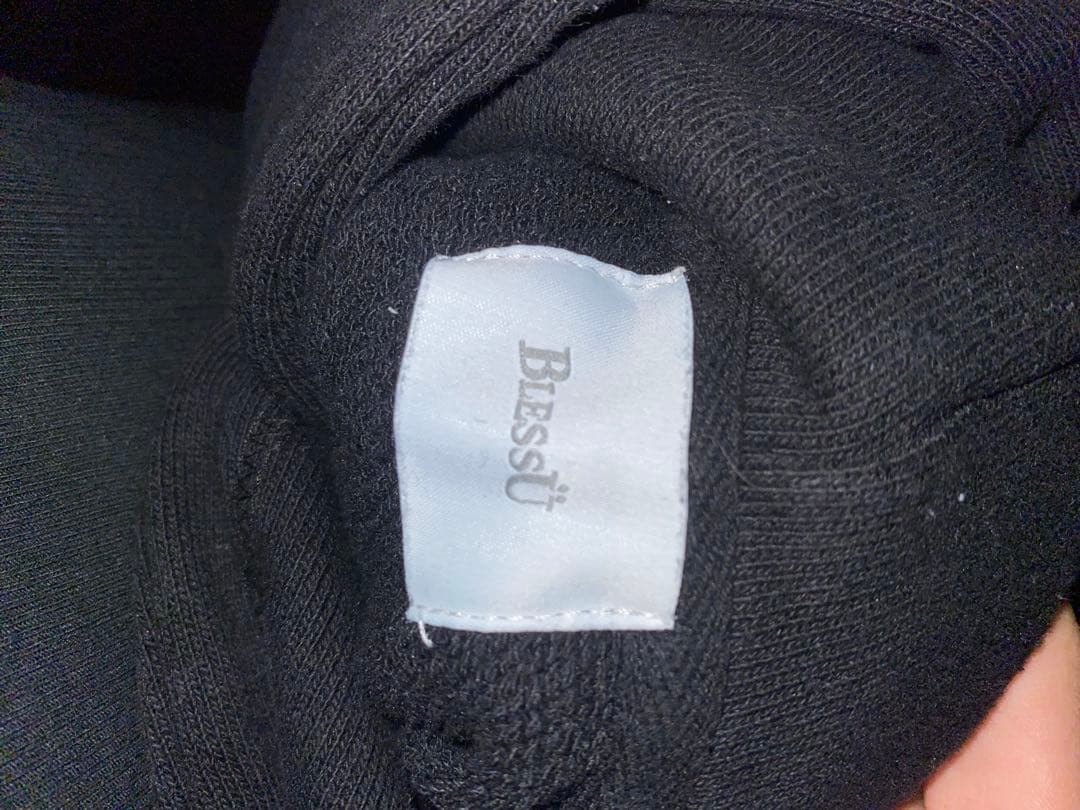 BlessU ブラック パーカー