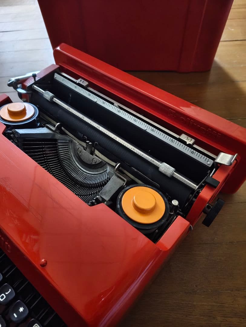 タイプライター Olivetti Valentine オリベッティ バレンタイン