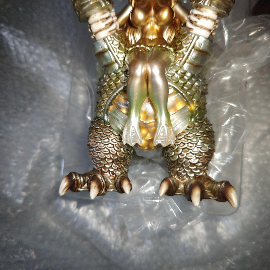 怪獣女王　DRAGORA　フィギュア　ソフビ