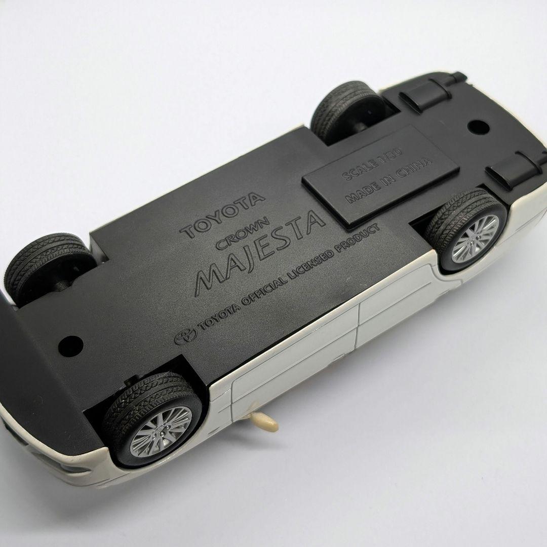 トヨタ クラウン マジェスタ ホワイトパールクリスタルシャイン カラーサンプル