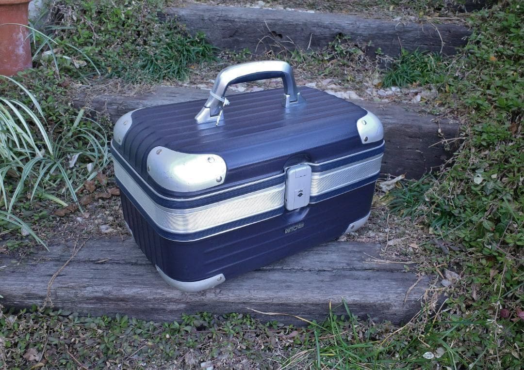 リモワ 814.38『Limbo/リンボ』ビューティケース ナイトブルー 鍵付