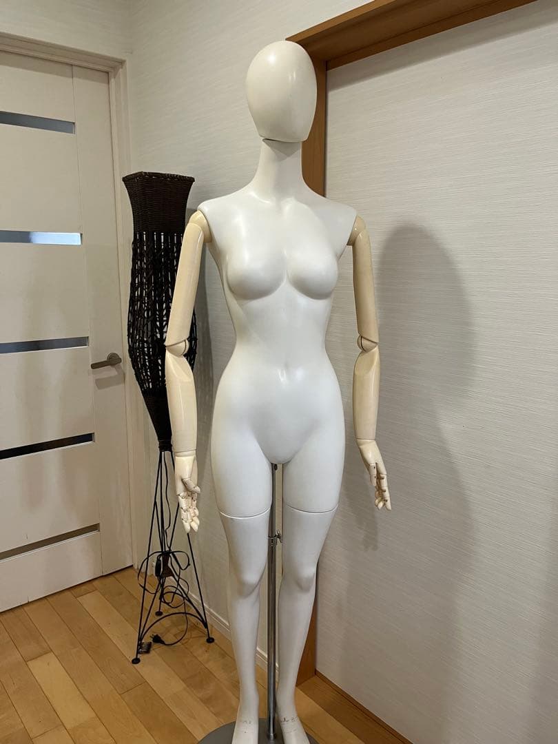 女性マネキン ホワイト 円形スタンド付き