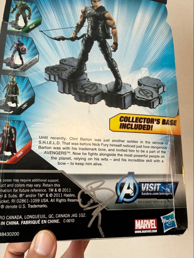 アベンジャーズ ジェレミーレナー氏 サイン入り フィギュア マーベル ホークアイ