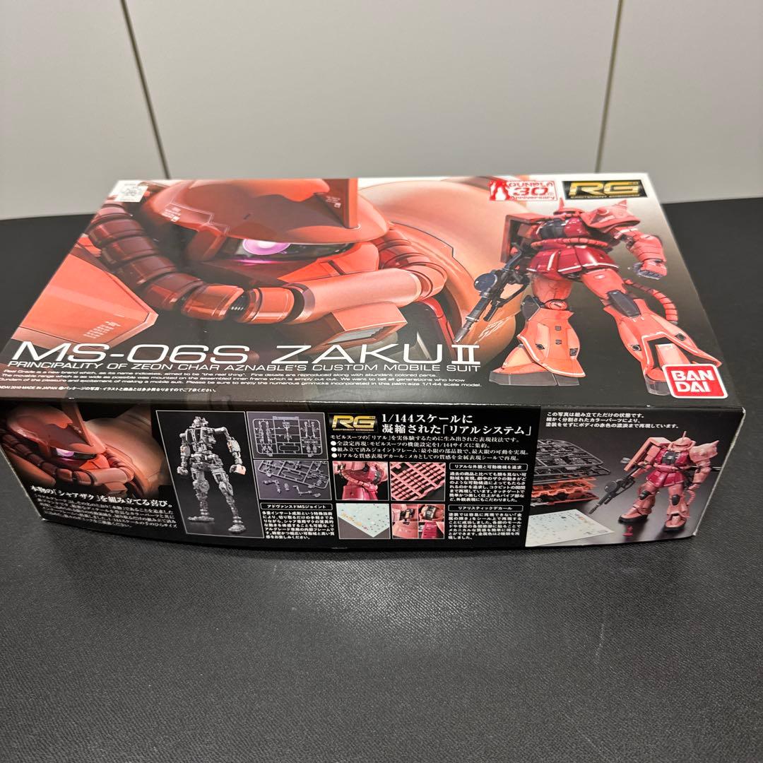 RG シャア専用ザク、シャア専用ズゴック、Ζガンダム、ガンダム（膝関節折れ）