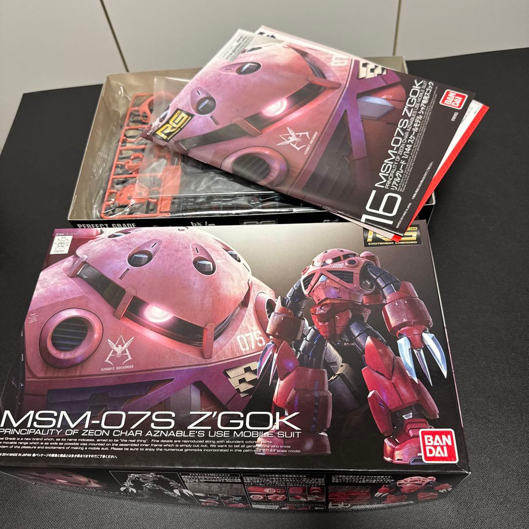 RG シャア専用ザク、シャア専用ズゴック、Ζガンダム、ガンダム（膝関節折れ）