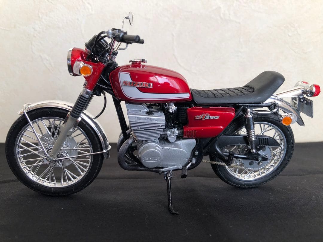 GT380-カスタムプラモデル・キャンディーレッドマイカ完成品・ケース付き。