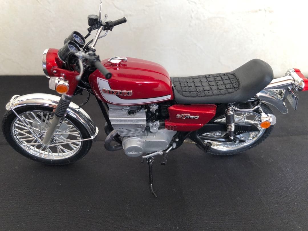 GT380-カスタムプラモデル・キャンディーレッドマイカ完成品・ケース付き。