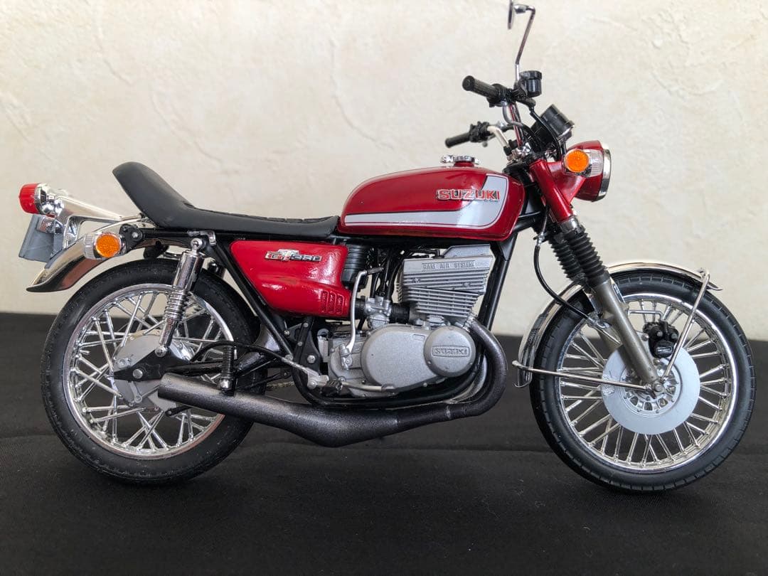 GT380-カスタムプラモデル・キャンディーレッドマイカ完成品・ケース付き。