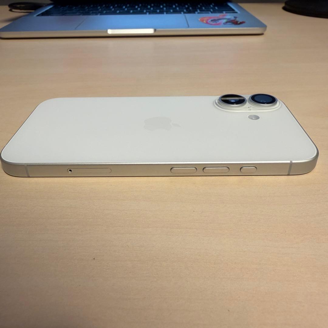 【美品】iPhone16 128GB ホワイト SIMフリー ACアダプタ付